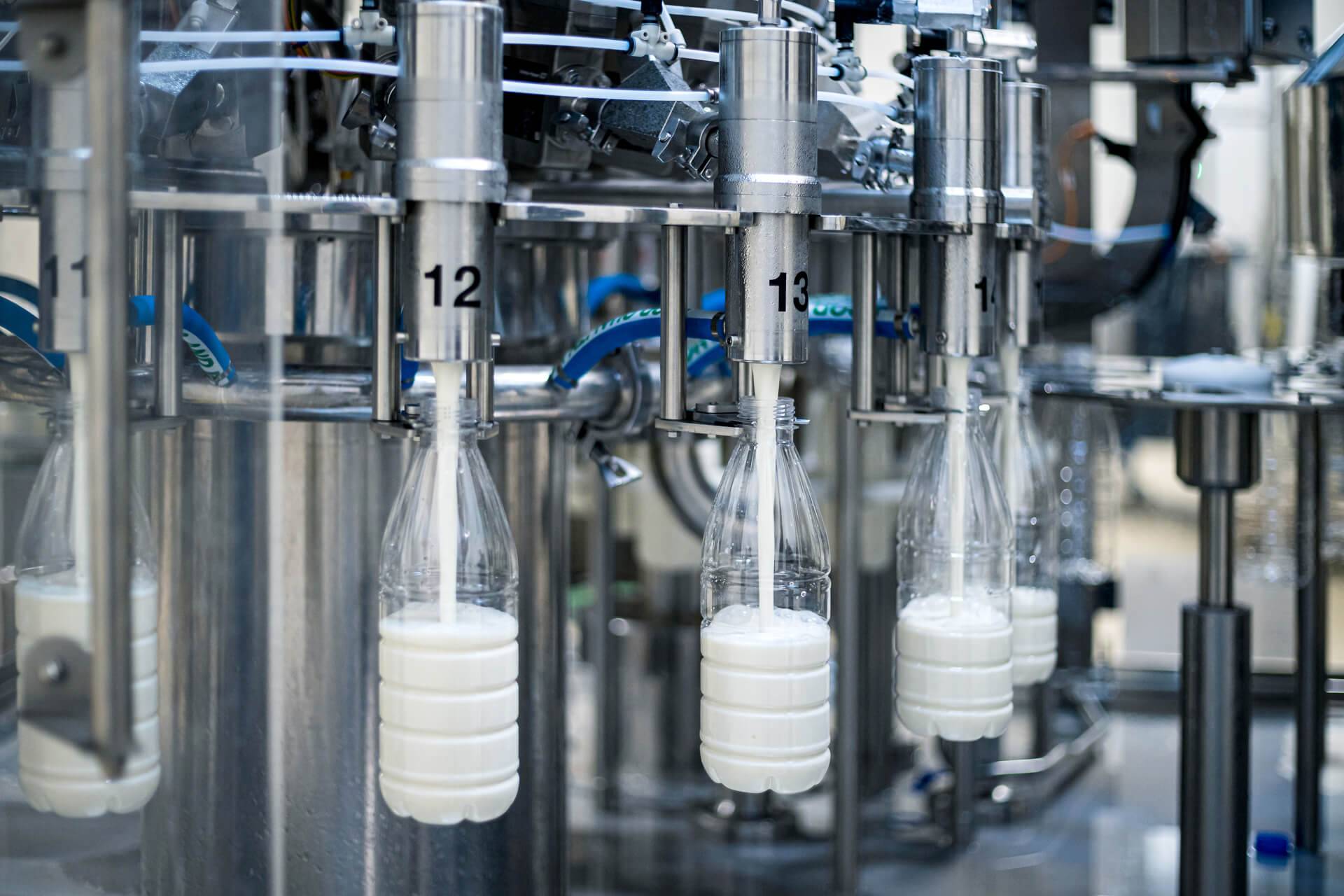 Imbottigliamento del latte fresco Latteria Sociale Valtellina